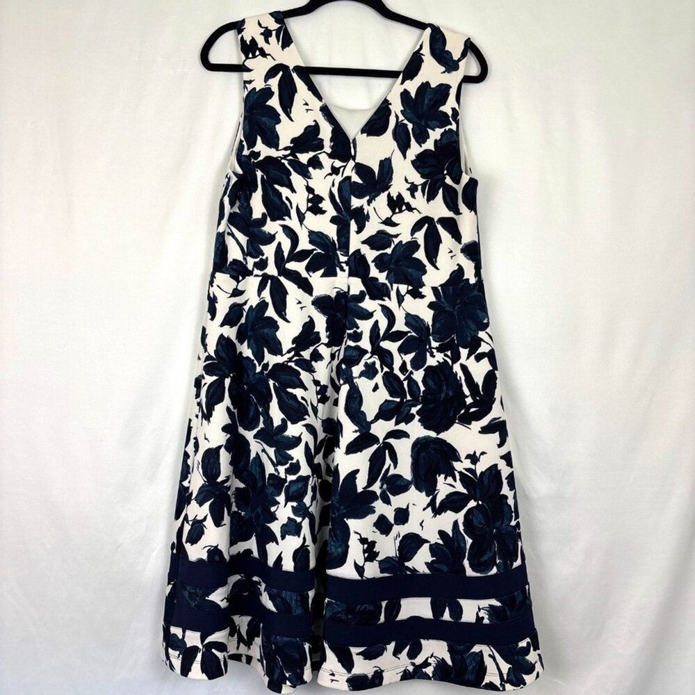 41‎ Hawthorn Dress Women's Size 1X White Navy Blue Floral Fit & Flare Sleeveless - Picture 4 of 15